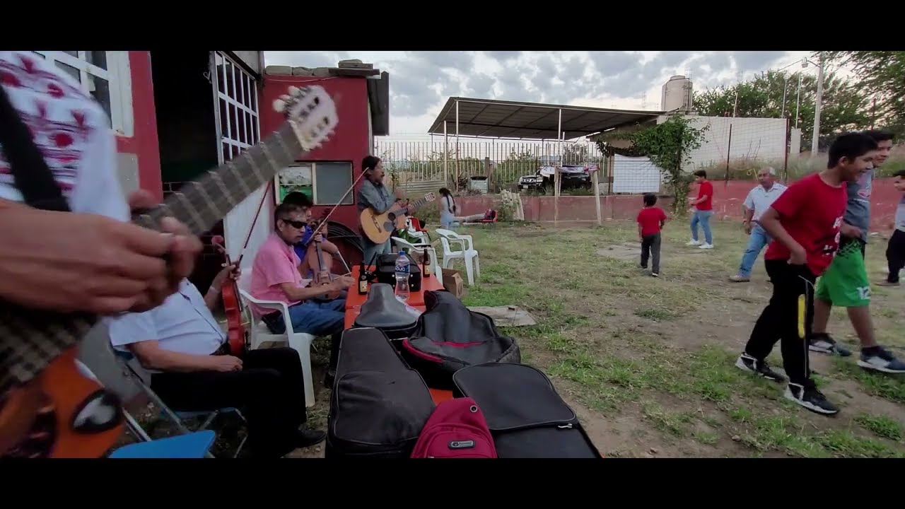 DIA DE MUERTOS OAXACA. ENSAYO DE LA DANZA DE LAS MASCARITAS PREVIO AL DÍA DE MUERTOS 2 DE NOVIEMBRE