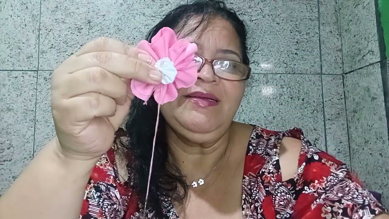 Mais um artesanato flores🌸🌷🪻🌱🌱🍃🍃 diferente de fuxico + palavra de Deus 🙏 