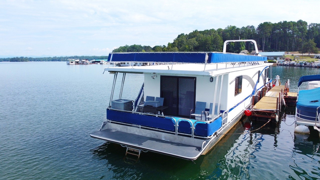Lake Keowee Houseboat Rental Tour | Palmetto Paradise at Keowee Marina