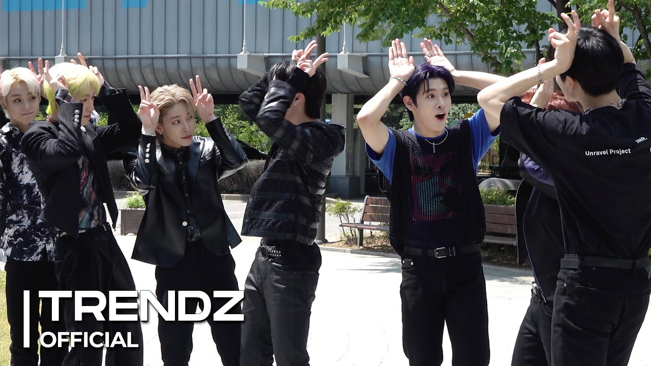 [ZOOM OUT] TRENDZ(트렌드지) WHO [吼] 음악방송 비하인드 #1 | Behind The Scenes (ENG SUB)