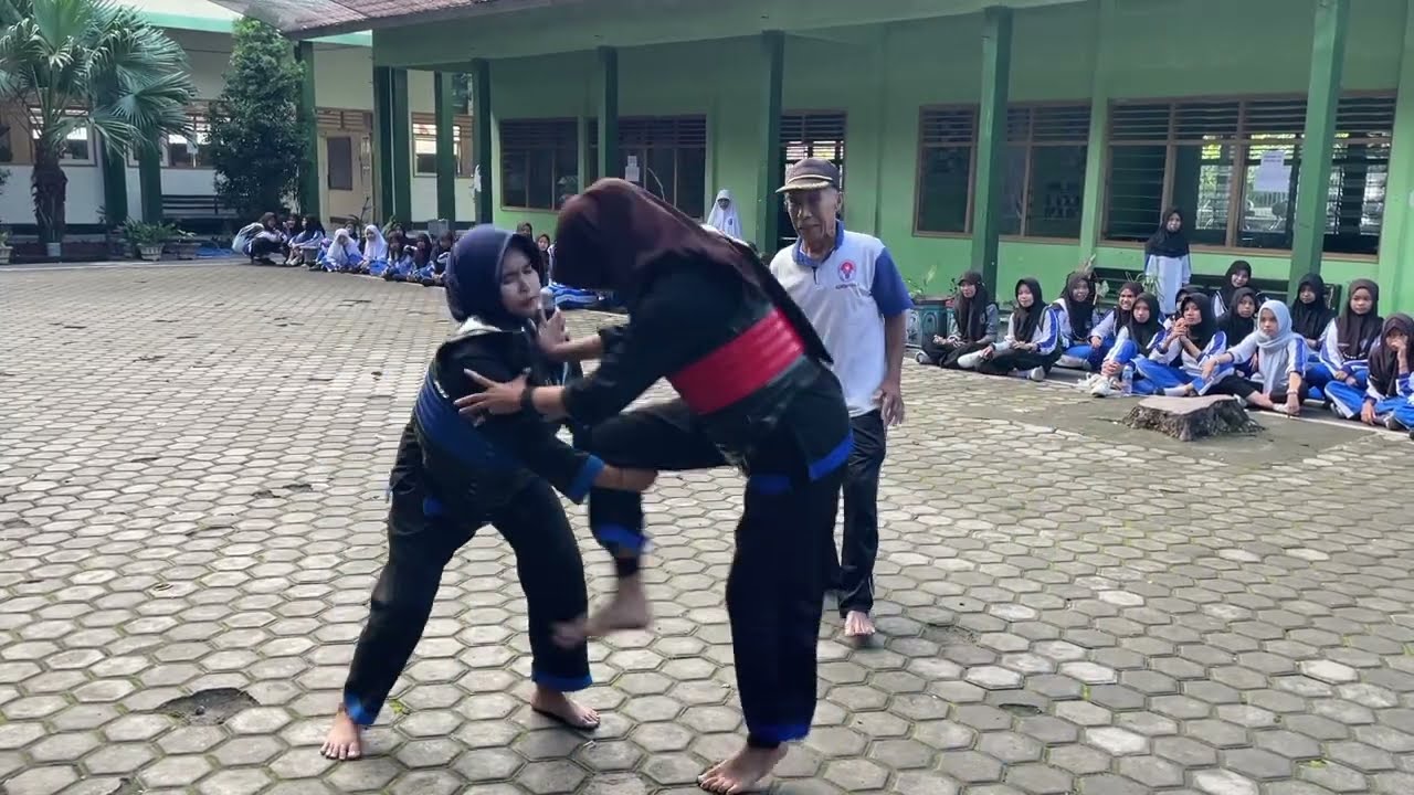 Dari Pemanasan Sampai Latih Tanding! Aksi Pencak Silat SMPN 3 Selong
