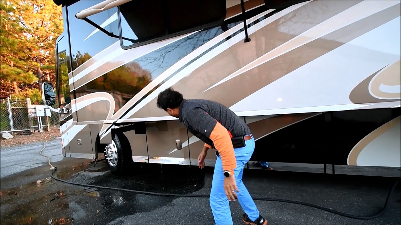2012 Winnebago Tour 42QD  Only 5700 miles like new! $OLD