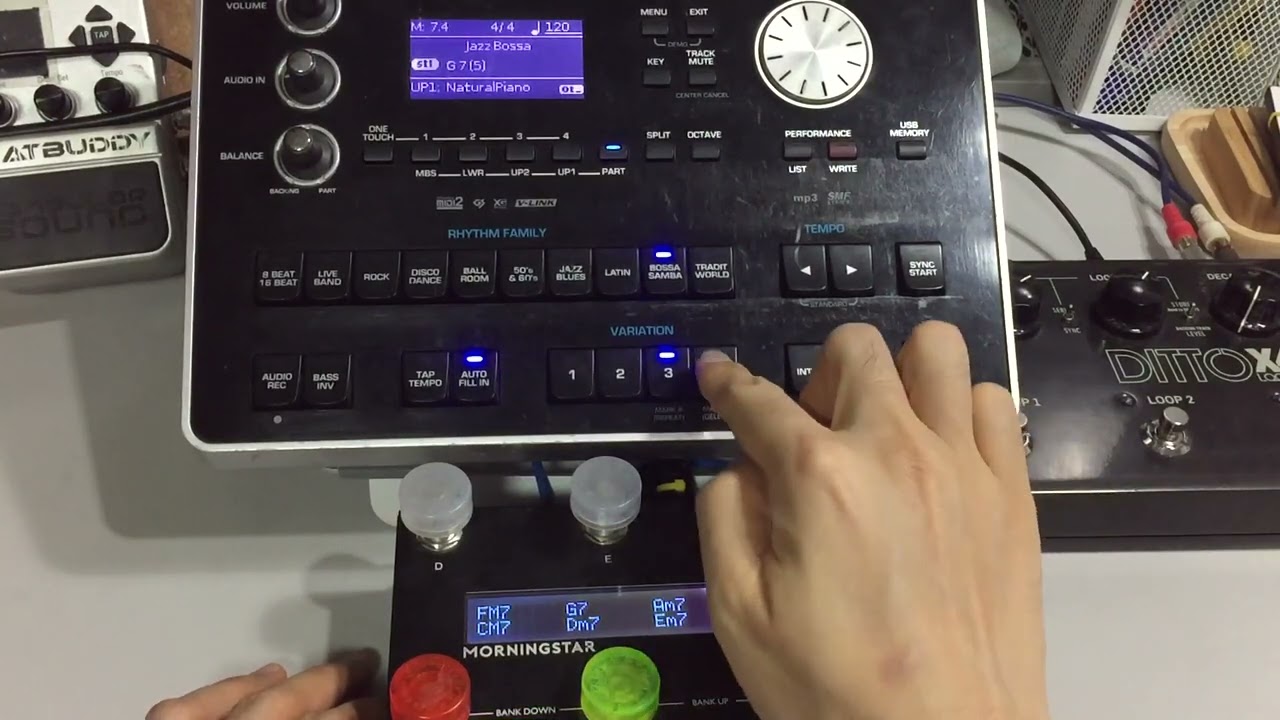 BK-7m : Chords Control via MIDI foot-switch for a Guitar Player.