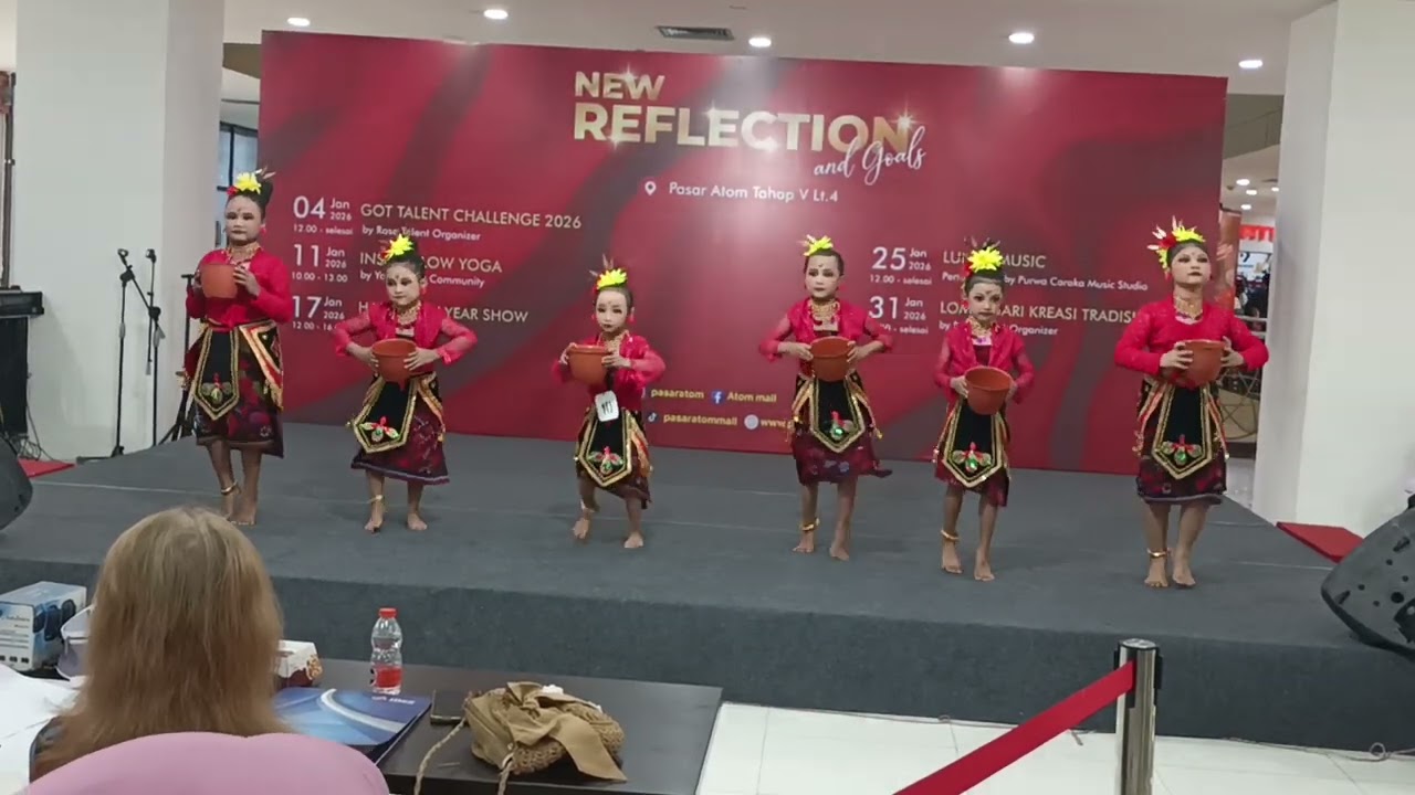 Tari ka somber ( sanggar tari sekar wangi ) lomba di pasar atom surabaya