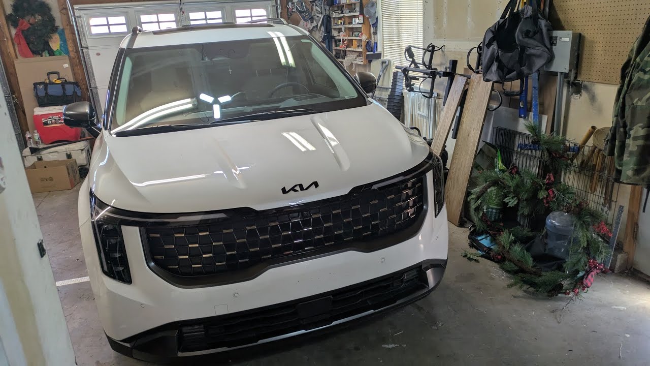 2025 Kia Carnival middle row seat reversal