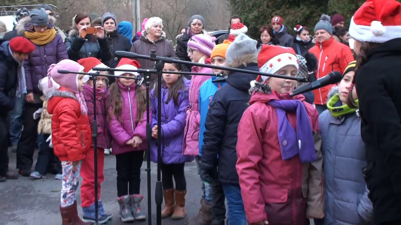 Rýmy zimy žiaci ZŠ na vianočných trhoch 2016