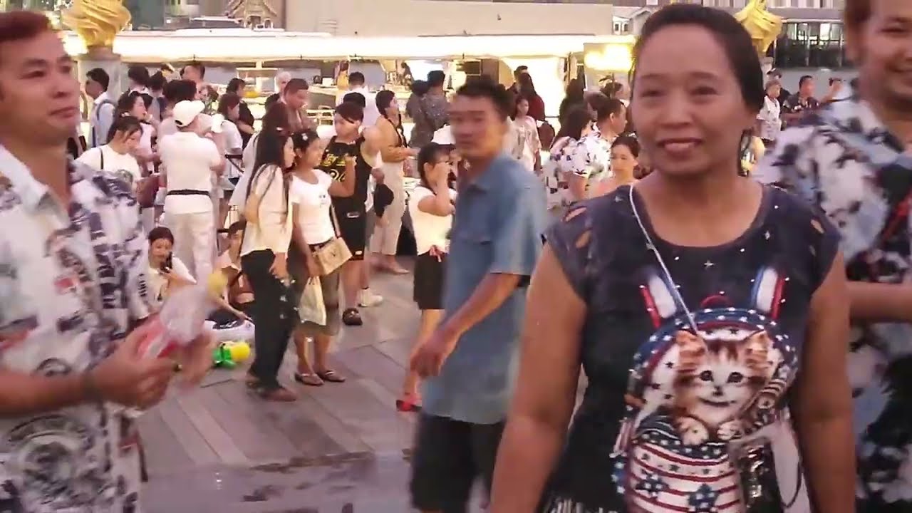 All Walk No Talk : bangkok party girls downtown vibes Thai women 232727 890