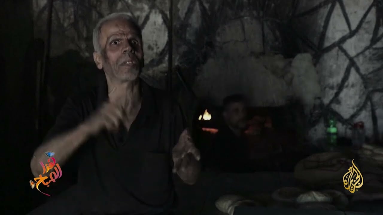 فرن الحطب يستقطب أهالي غزة