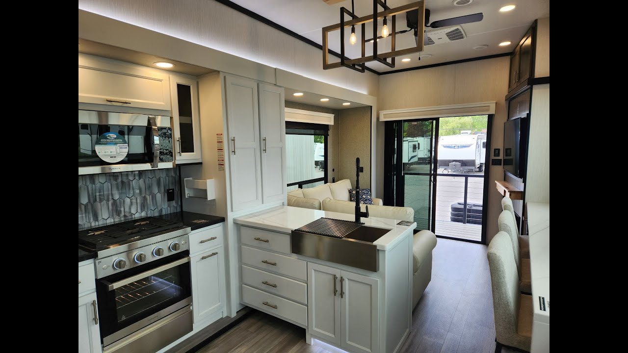 NEW RV - Cedar Creek Cottage 40 CFD - Simply Stunning!