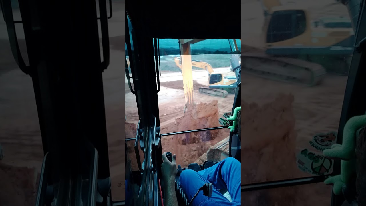 Escavadeira hidr&aacute;ulica Hyundai 220..pra encerrar o dia..