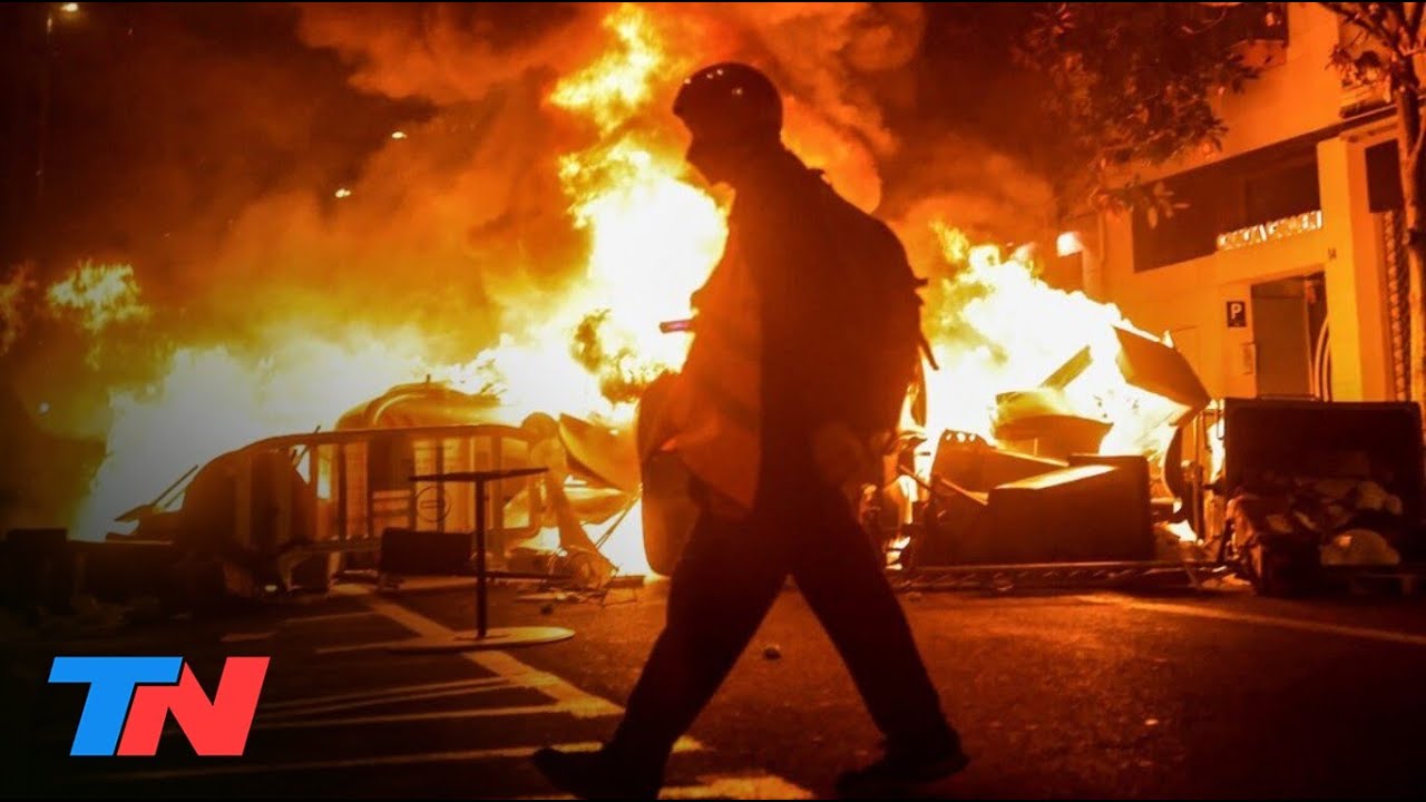 Incidentes y destrozos en Barcelona por la detención del rapero Pablo Hasel
