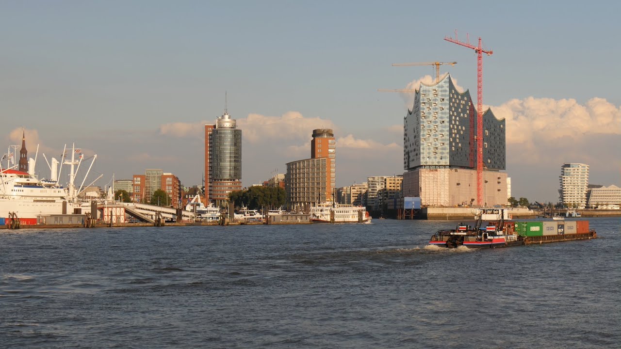 Hamburg: Harbor, Elbe, St. Pauli Piers, view from Steinwerder (time lapse 4:1) - 4K (2160p) Ultra HD