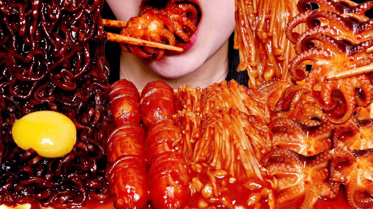 ASMR BLACK BEAN NOODLES, SPICY OCTOPUS, SAUSAGES, AND ENOKI MUSHROOMS 짜장라면 불닭 소스 팽이버섯, 쭈꾸미 MUKBANG
