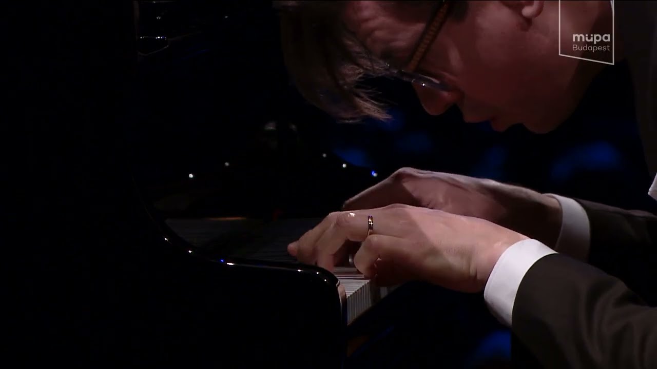 V&iacute;kingur &Oacute;lafsson - koncertr&eacute;szlet (Live at M&uuml;pa Budapest)