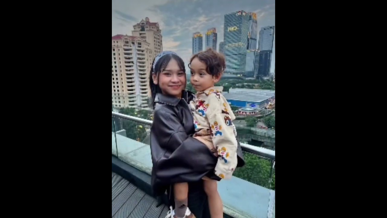 Mungkinkah Billar ciptakan lagu untuk April- kita blm tahu. Soal anak berdempetan billar menjawab