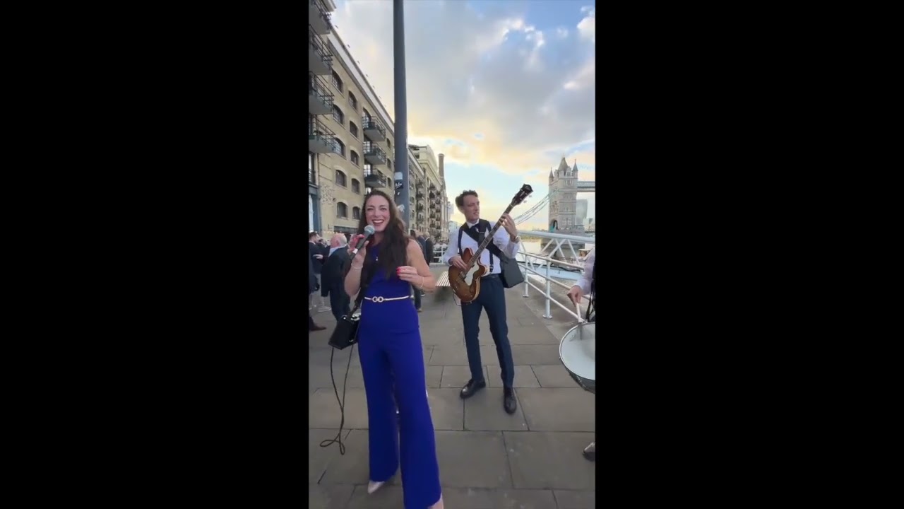 Roaming Showreel performed by Luminous | Pop, Jazz, Motown & Soul Acoustic Duo