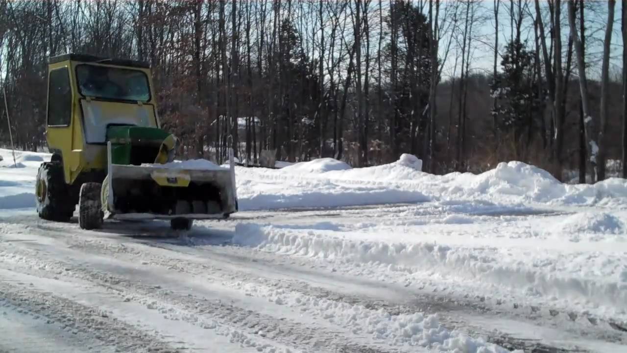 John Deere 400 - Model 50 Snowblower - Driveway Clearing Part 2