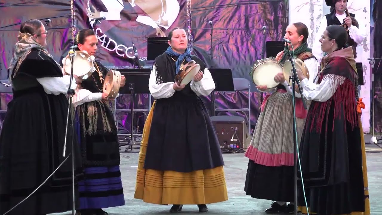 Galician folk song: Serán de Toutón (canto, xota e muiñeira)