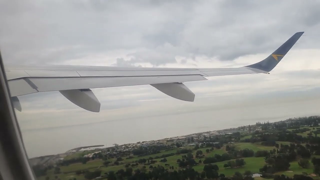 Alliance Airlines Embraer 190 VH-UYW QF1982 Takeoff from Adelaide