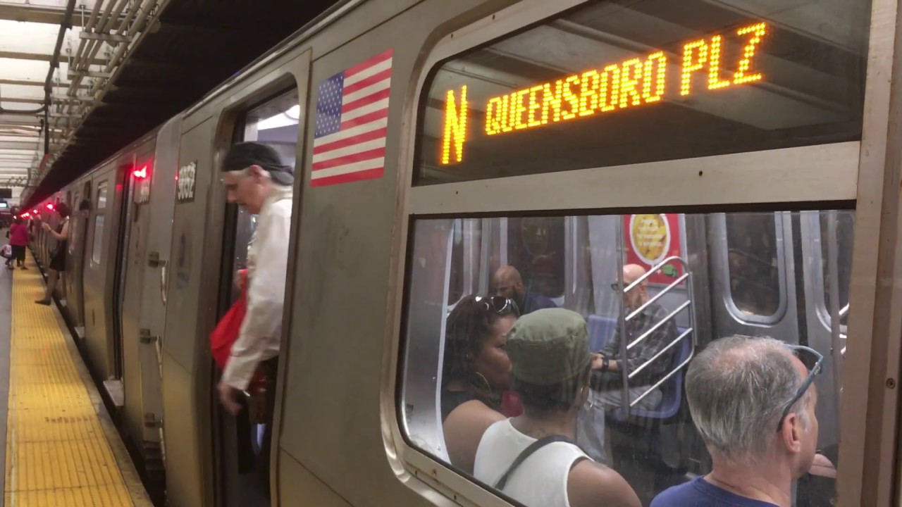 BMT Broadway Line: (F) (Q) Express and (N) (R) Local Trains @ 49th Street (R46, R160)