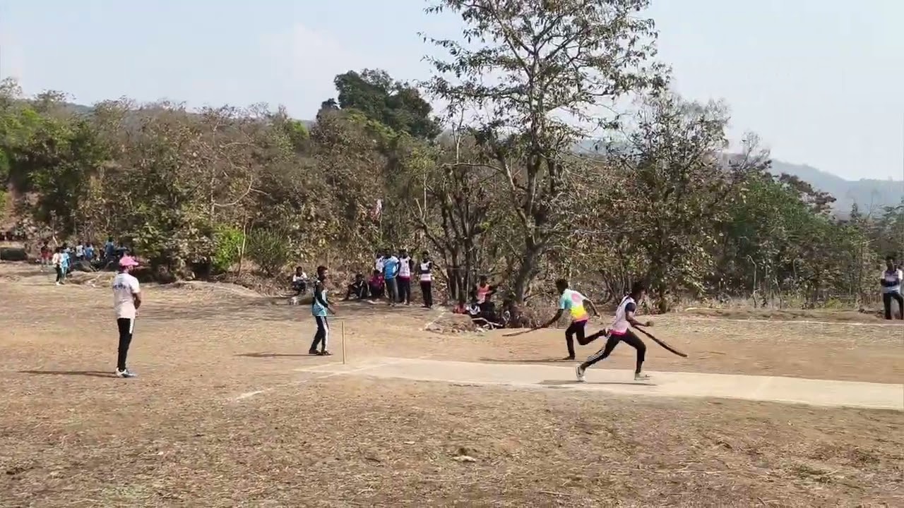 शेनाटे वाडी V/S खोंडकोल वाडी जबरदस्त असा क्रिकेटचा सामना.. 🤣 पार धुतलं आम्हांला.. 😭😭
