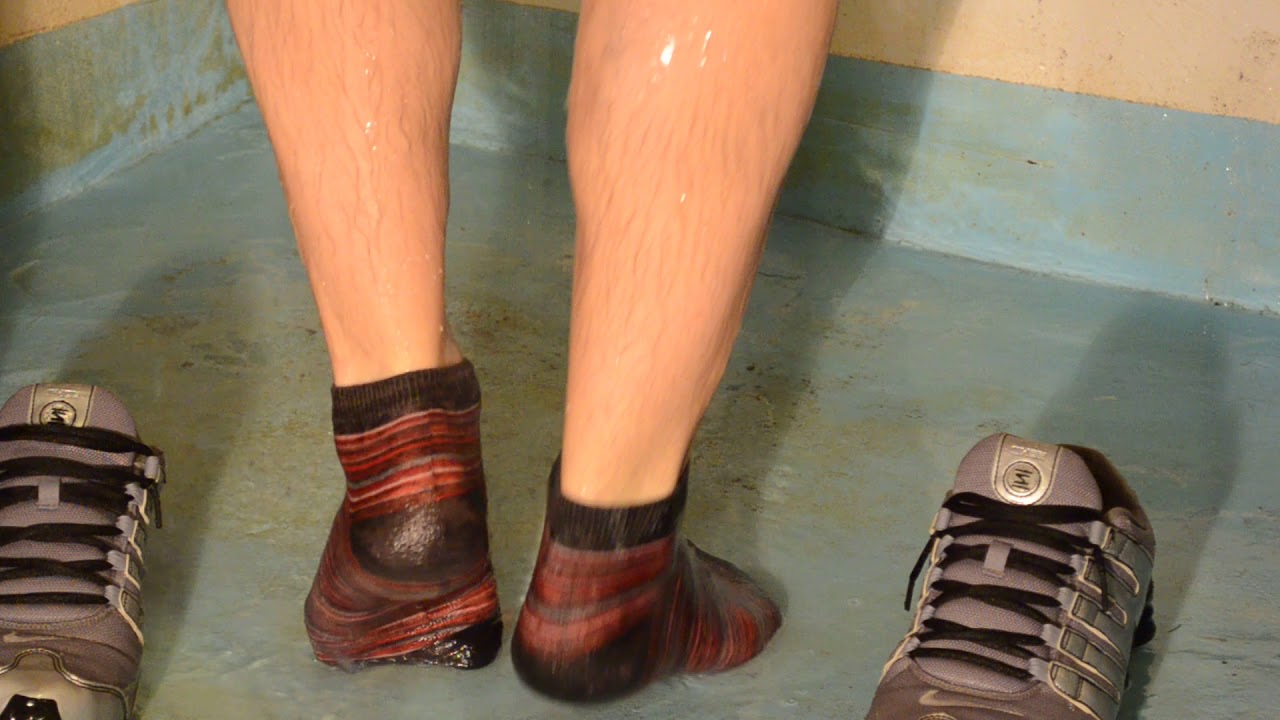 Nike Shox and ankle stripy socks in the shower (part one)