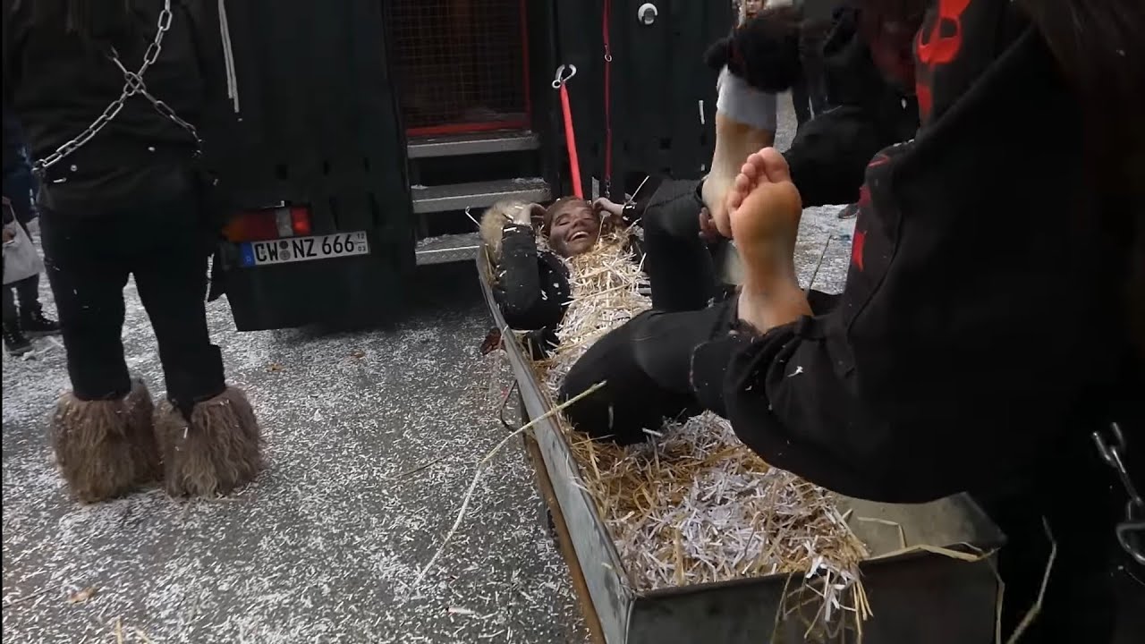 Fasnetsumzug Deckenpfronn Teil 8