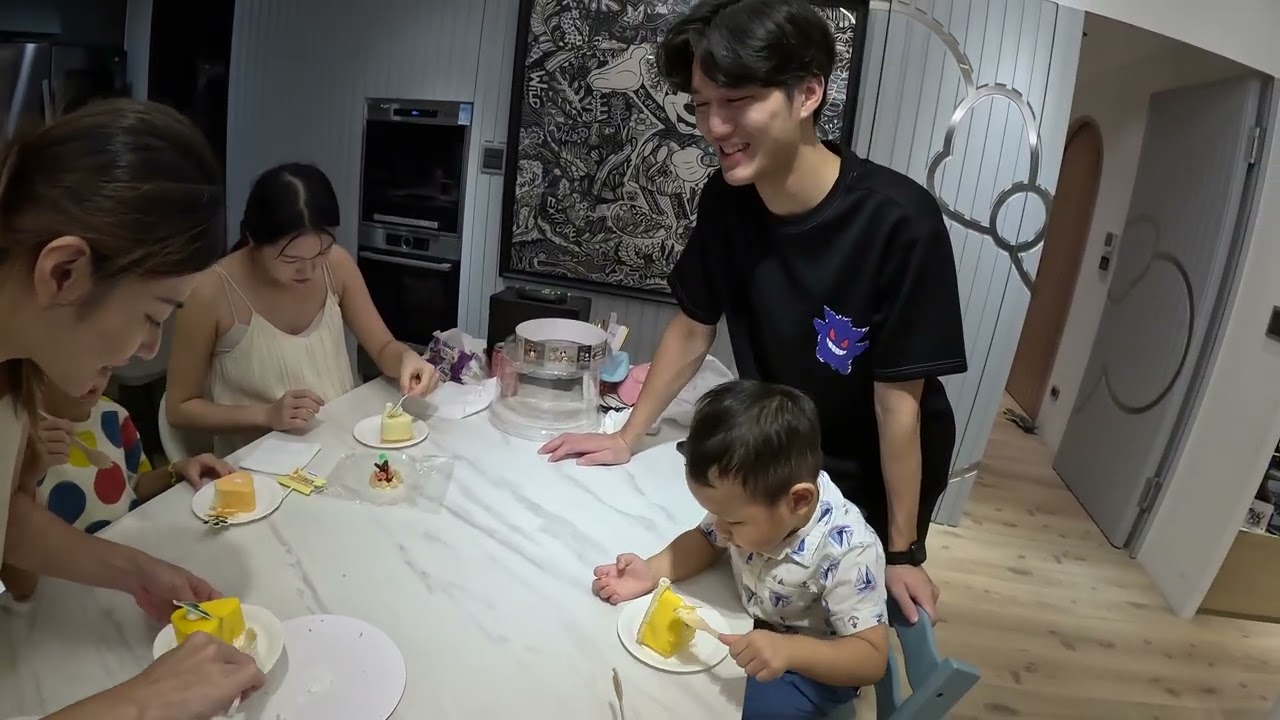 雙Ｑ來家裡幫Cody慶祝六歲生日送禮物