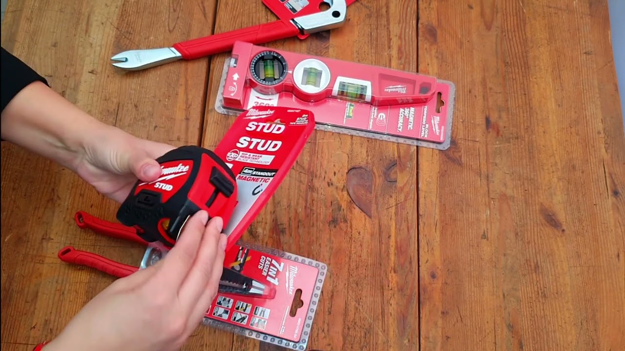 5 scule de mana de la Milwaukee pe care PremiumTools.ro le recomanda