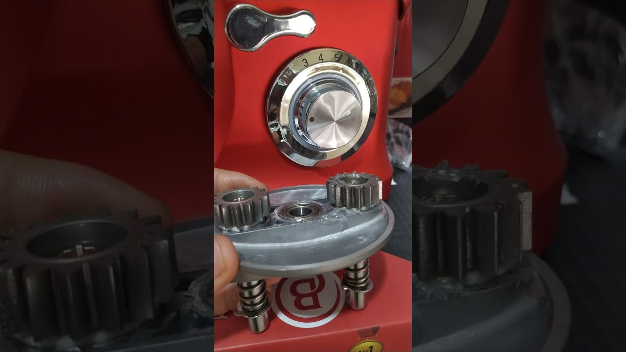 عجانة برقمان 3 كلغ قوة 1800واط مسننات حديد ⚙️⚙️ Pétrin  Bergmann 3 kg 1800watt