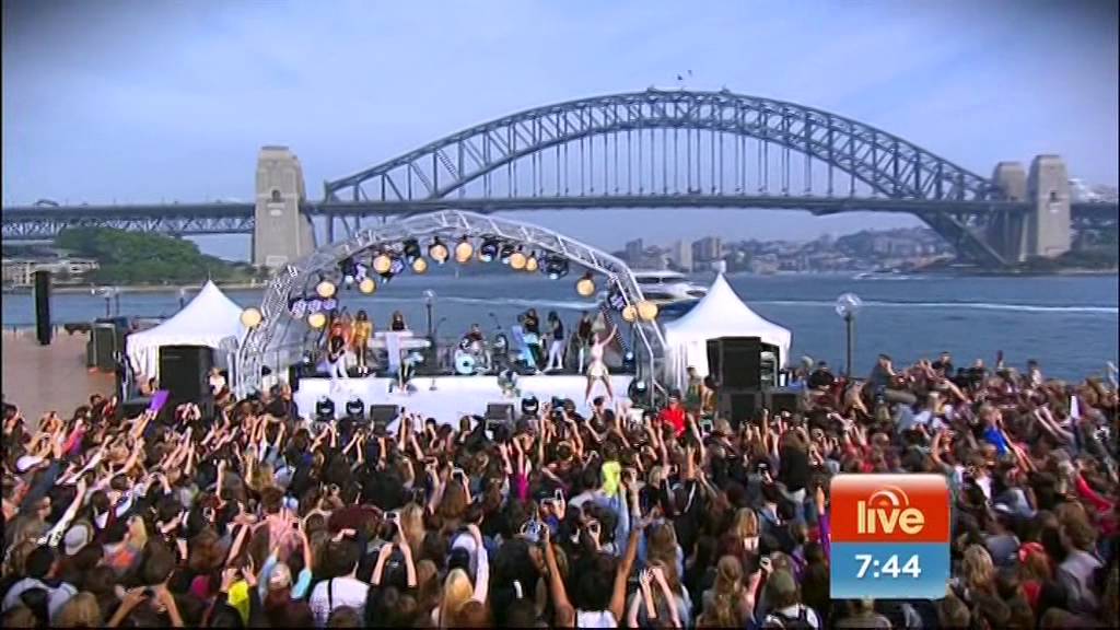 Katy Perry Roar live on sunrise