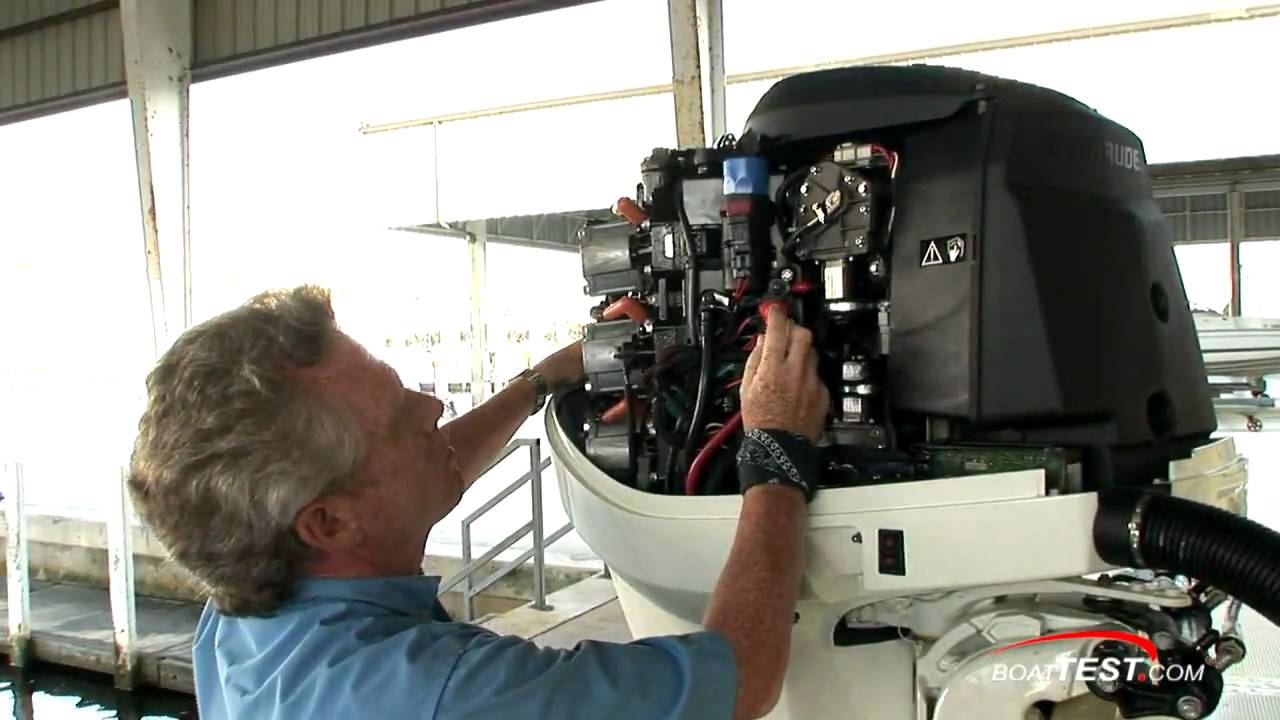 Evinrude E-TEC 300 H.P. Engine Features Reviews - By BoatTest.com