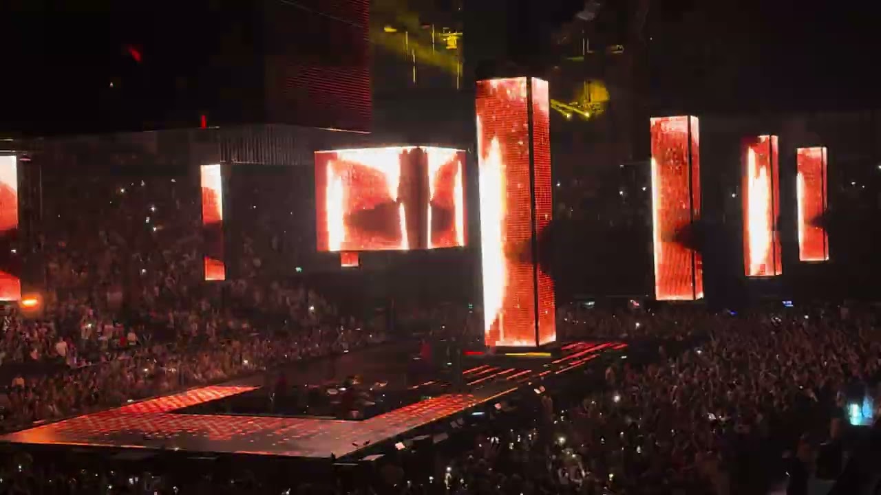 Billie Eilish-L'AMOUR DE MA VIE (OVER NOW EXTENDED Edit)-Hit Me Hard And Soft Tour London Night 1