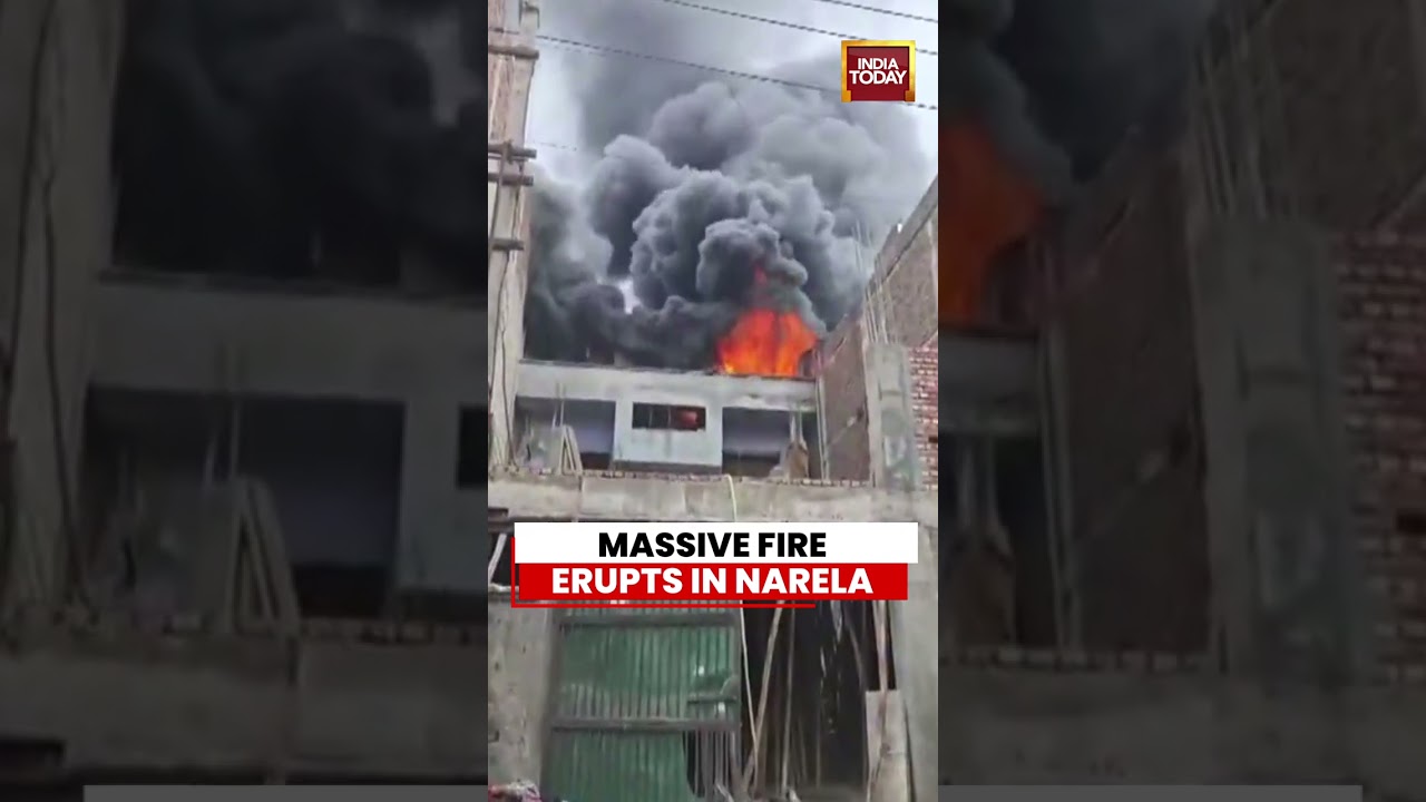 Delhi: Huge Blaze Engulfs Plastic Factory in Outer Delhi's Narela Area, Firefighters Rush to Spot