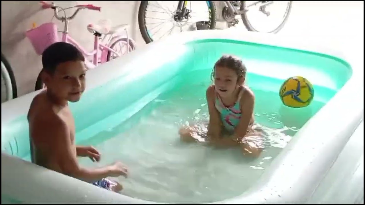 Nossa conversa na piscina 😁 #diversão #diacomeles #abner #hadassa #piscina