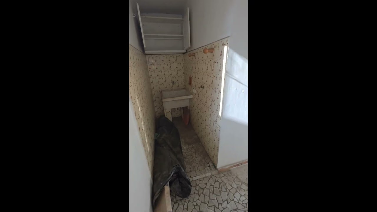 Sobrado 2 Suítes em localização muito segura. Em frente ao 5° Batalhao de Policia.