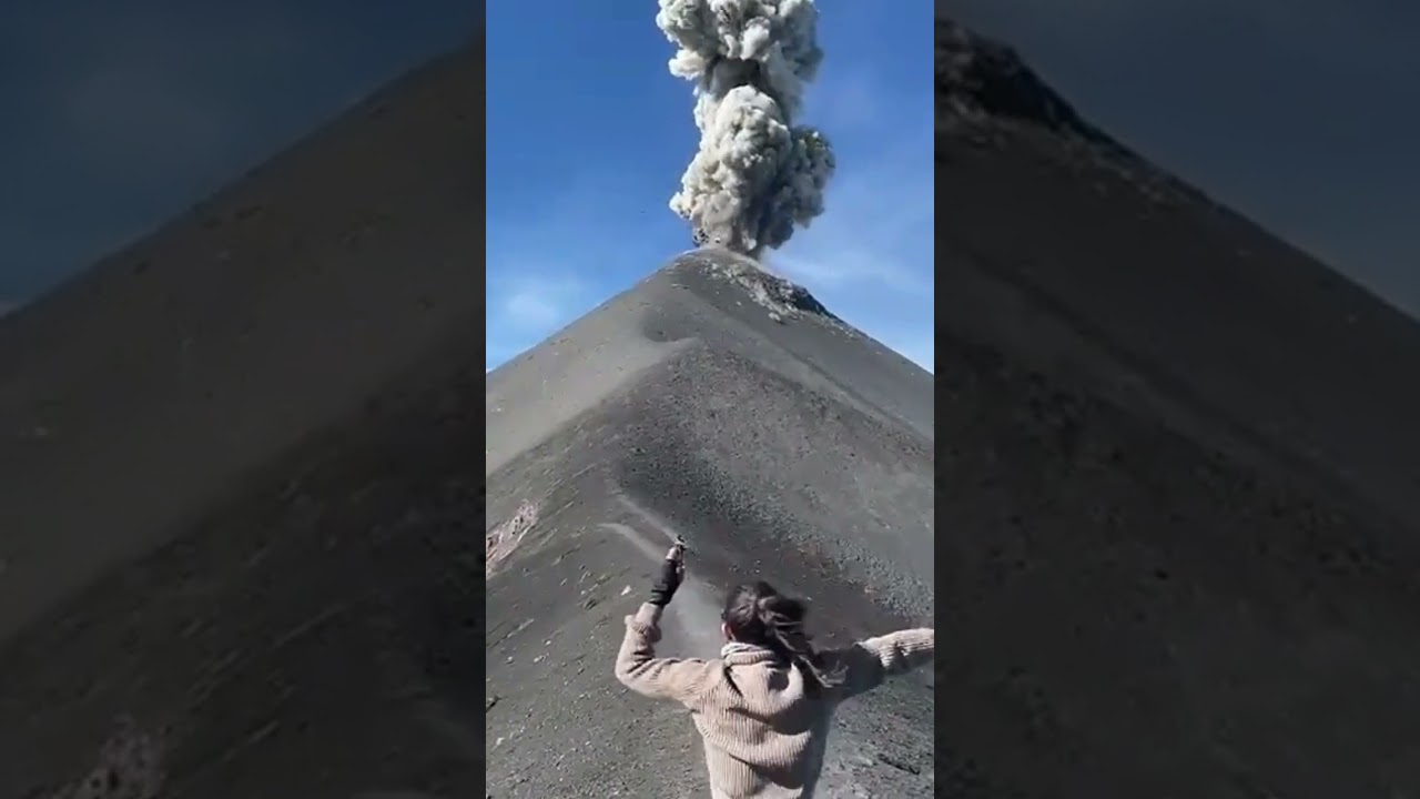 Momen Pendaki Gunung Saat Terjadi Gunung Meletus #shorts #subscribe #viral