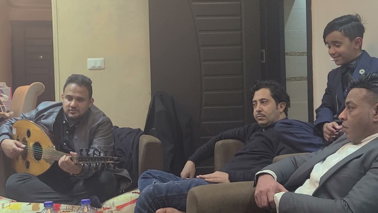 هشام اليمني ، وعزف الفنان محمد النعامي .