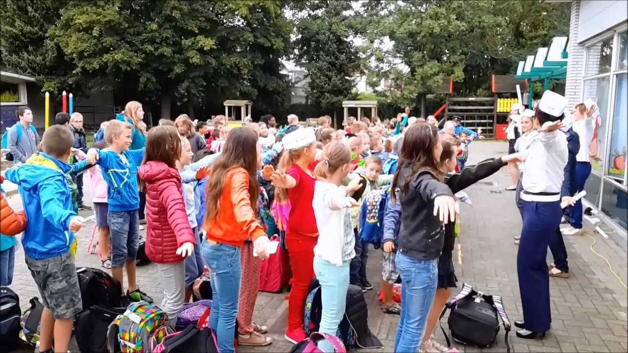 Eerste schooldag Basisschool  De key: 'We vliegen samen het schooljaar in'.