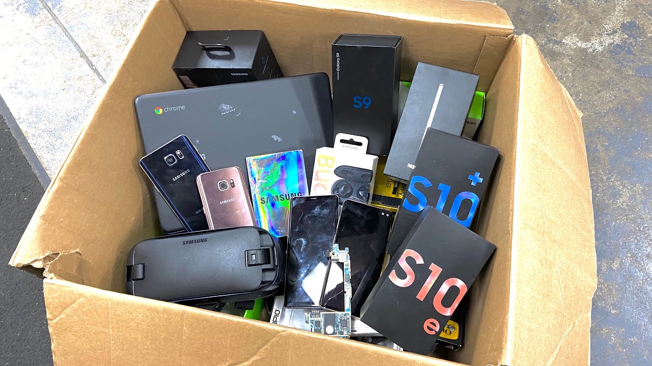 DUMPSTER DIVING SAMSUNG STORE!! MASSIVE STORE CLEAN OUT!!