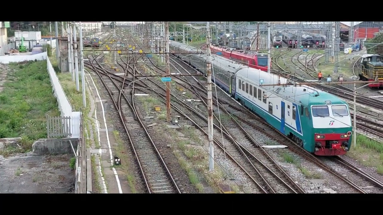 Qualche treno di fronte a Torino Porta Nuova. Trains in front of Torino Porta Nuova train station.