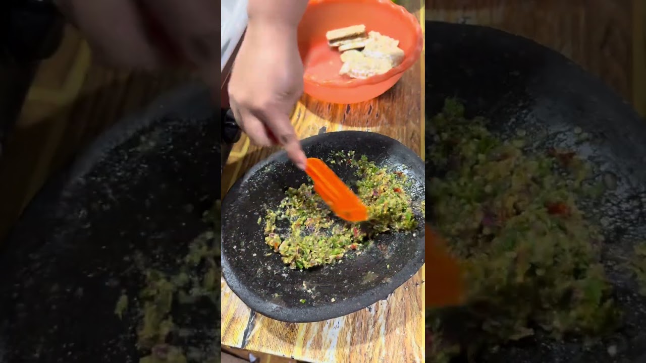 Pagi2 sudah di guyur hujan Masak tumis kangkung goreng tempe sma ayam 