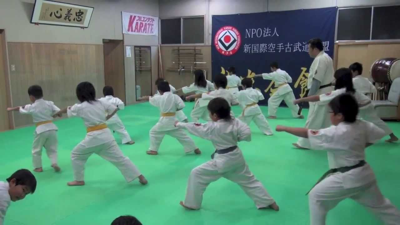 福本会館空手道場　鞍手本部の稽古風景1