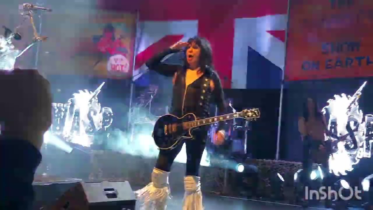 This is why wasp are amazing.🔥🎸🎸