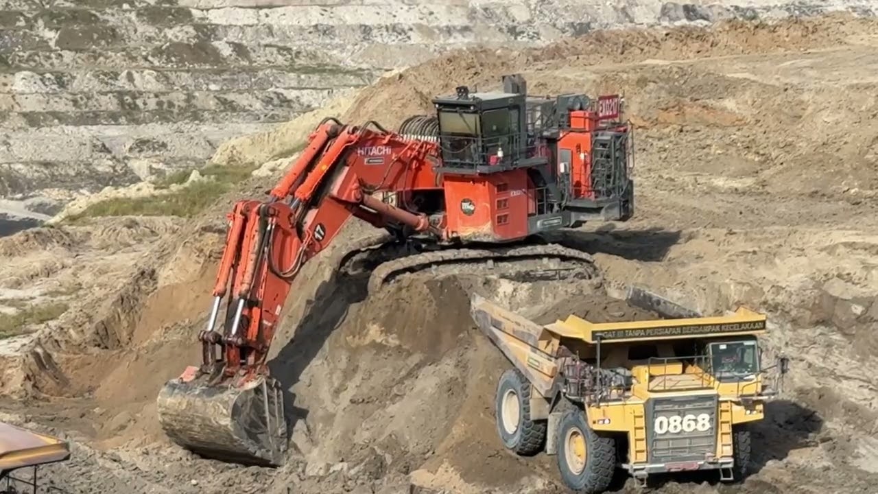 Biggest Excavator Hitachi Ex 2600-6 Loading Komatsu Hd 785-7 Dumper ~ Miningstory 