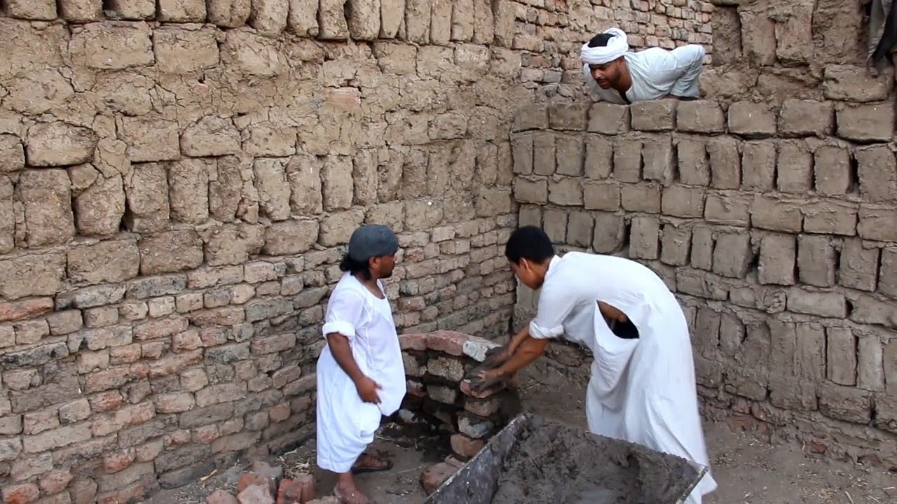 سعيد عايز يبنى مسطبه فى الشارع علشان يتابع تحركات الجيران ضحك مش خلصاااان