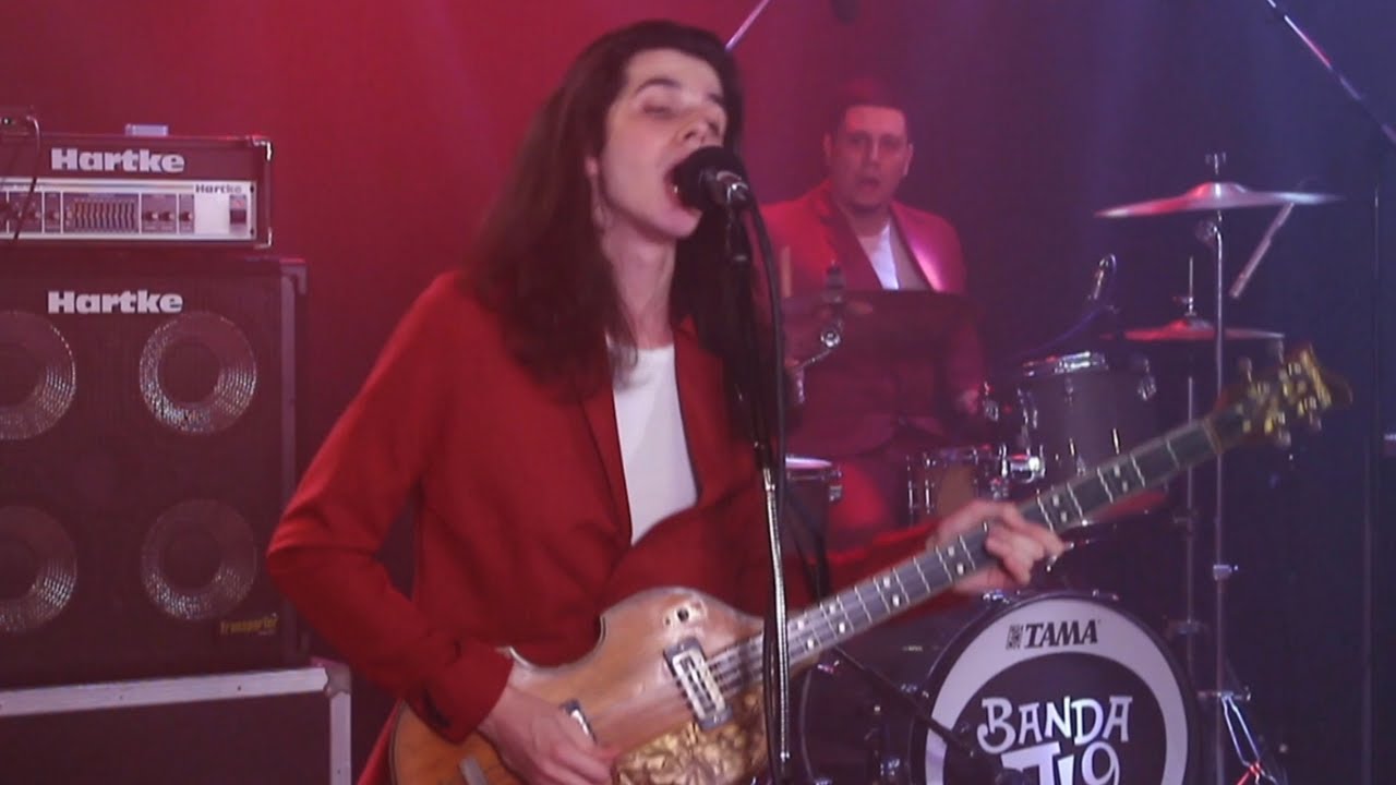Banda AL9 - I Saw Her Standing There (LIVE)