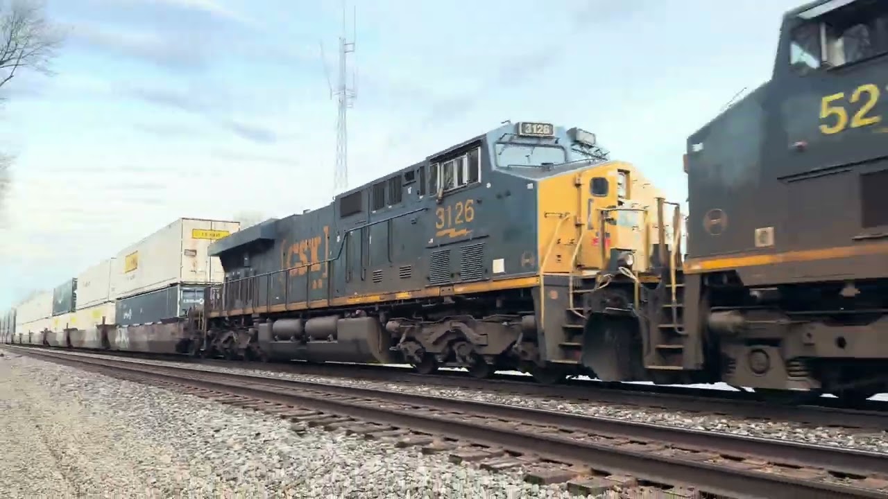 CSX Intermodal train westbound @ Napanee, Indiana