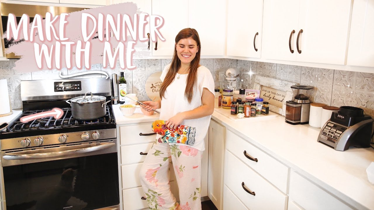 MAKE DINNER WITH ME! Immunity Chicken Soup | Vlogmas Day 14