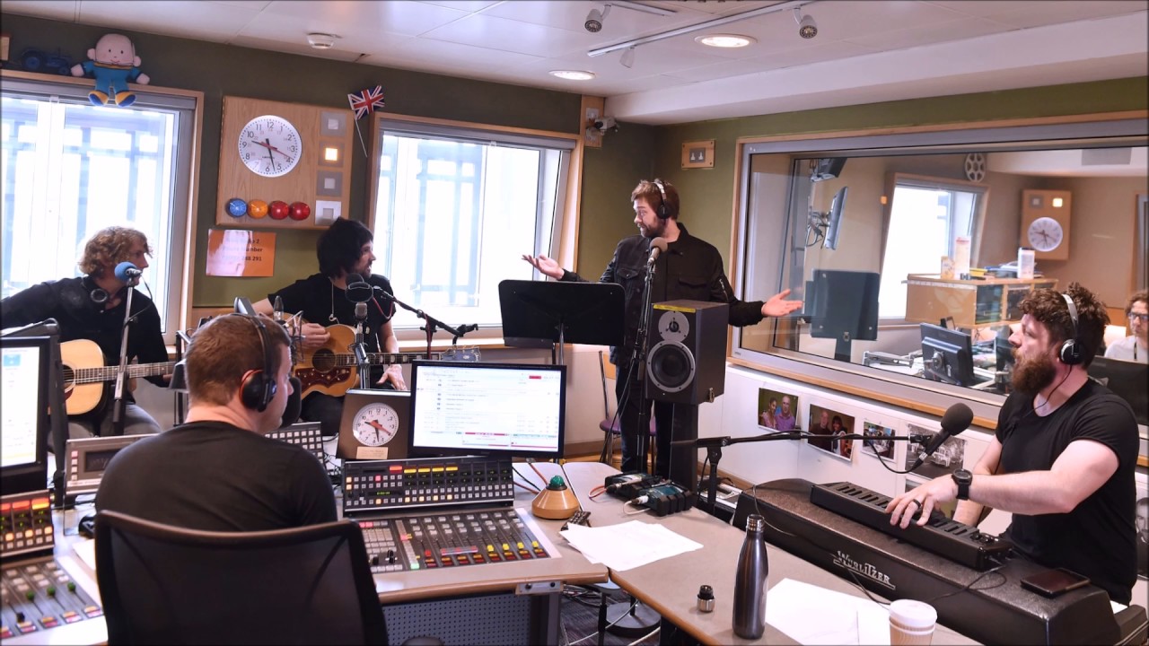Kasabian - Cosmic Dancer (T. Rex cover)